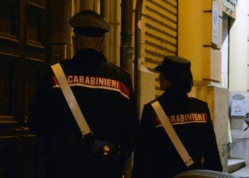 Cagliari, sorpreso mentre cerca di svaligiare un appartamento: il furto sventato da una telecamera