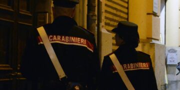 Cagliari, sorpreso mentre cerca di svaligiare un appartamento: il furto sventato da una telecamera