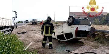 Scontro tra due auto e un camion a Sant’Antioco, alcuni feriti in ospedale