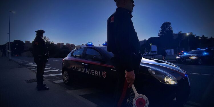 Iglesias, colpisce il padre con un attizzatoio e cerca di strangolarlo: 27enne in arresto per tentato omicidio