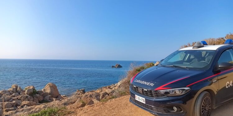 Nuovi sbarchi di migranti a Chia, rintracciati 12 tra iraniani e iracheni