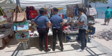 Blitz dei Nas al Poetto a Cagliari, scoperti 2 depositi alimentari irregolari di prodotti ittici: sequestri per 60 mila euro