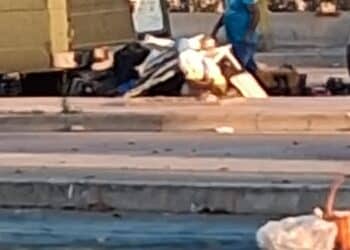 Cagliari, cumuli di rifiuti a due passi dalle bancarelle del Mercatino Cuore