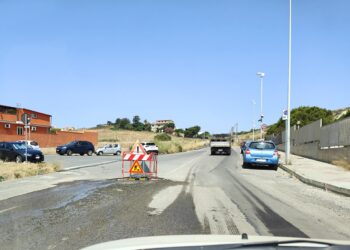 Is Corrias “una strada nella terra di nessuno”: buche, transenne e pericoli