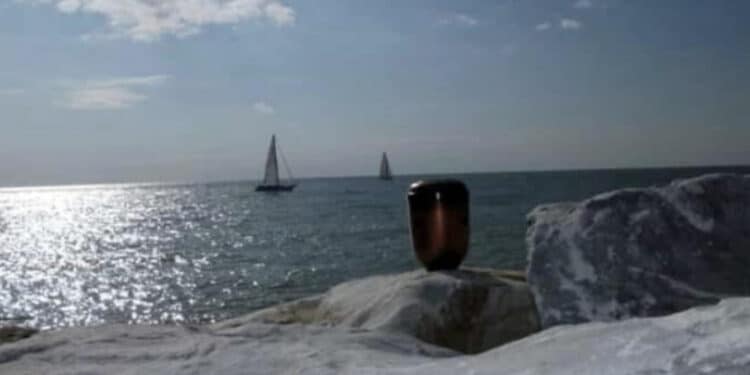 Le ceneri di un’80enne bloccate un anno al cimitero di Cagliari: lo strano caso