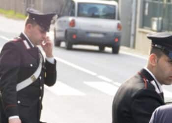 Uccide la moglie sparandole e poi si toglie la vita