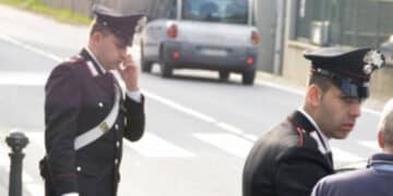 Uccide la moglie sparandole e poi si toglie la vita