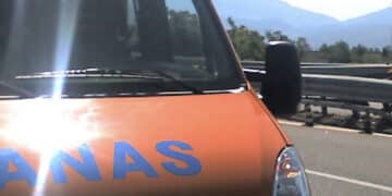 Quartu, tamponamento fra auto e bus sulla 125: 3 feriti