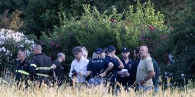 Neonata e donna ritrovate senza vita al parco, si attende il confronto del dna