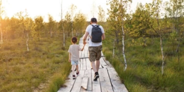 Il padre si sente male in montagna, bimbo sardo di 10 anni prova a salvarlo ma muore davanti a lui