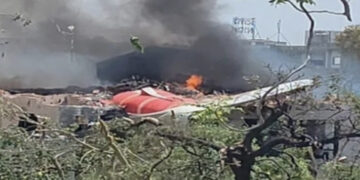 Tragedia in India: aereo precipita con a bordo 242 persone, nessun sopravvissuto