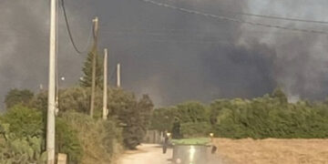 Un altro vasto incendio a Serramanna, a fuoco alcuni terreni coltivati: “Prima uno scoppio, poi le fiamme”