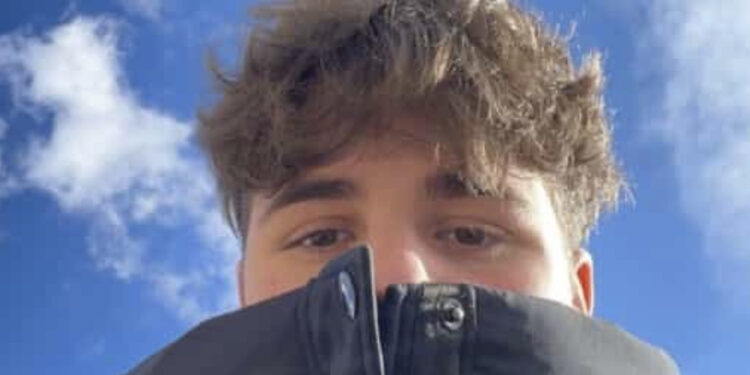 Terribile schianto fra due auto, Filippo muore a 20 anni