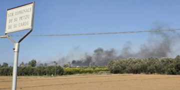 Decimomannu, incendio doloso nella periferia del paese