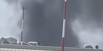 Paura a Fiumicino, scoppia un incendio in aeroporto: evacuati gli imbarchi