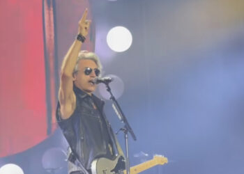 Ligabue ai centomila di Campovolo: “Pensate che ai grandi capi del mondo, importi della siccità in Sardegna?”