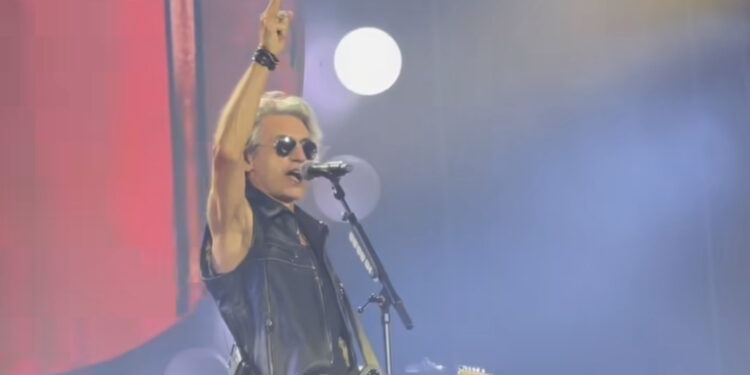 Ligabue ai centomila di Campovolo: “Pensate che ai grandi capi del mondo, importi della siccità in Sardegna?”