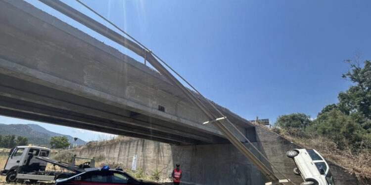 San Vito, incidente stradale sulla 387: salva la mamma 28enne precipitata dal ponte con l’auto