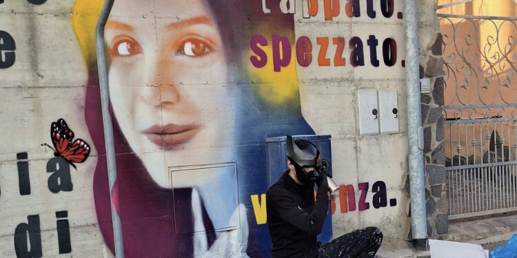 Manu Invisibile e la dedica a Manuela Murgia: “Mai più invisibile”