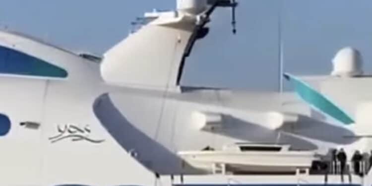 Cagliari, al porto lo yacht milionario dello sceicco Abdullah bin Zayed Al Nahyan