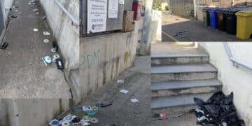 Pirri, discarica a cielo aperto davanti alla biblioteca: “CD e DVD sparsi ovunque, uno sfregio”