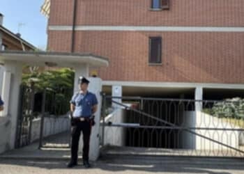 Uccide la moglie e poi si toglie la vita buttandosi nel lago