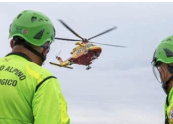 Tragedia in montagna: escursionista precipita per 100 metri e muore durante una ferrata