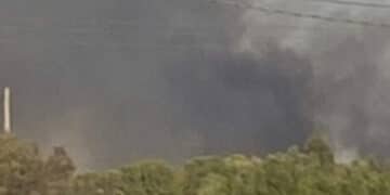 Villasor lambita dalle fiamme: un vasto incendio in atto da due ore, pericolo per molte abitazioni e diverse aziende agricole