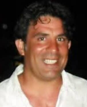 Sarroch, il lungo addio a Tore Piras: “Voglio ricordati che ancora vivi, che come allora sorridi…”