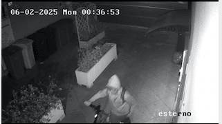 Cagliari, ladro in monopattino colpisce da “Sardinia Experience 99” in viale Diaz -VIDEO