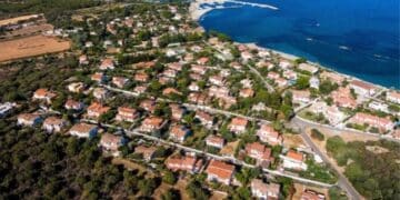 Malori a Sarroch a causa del forte odore da giorni nell’aria