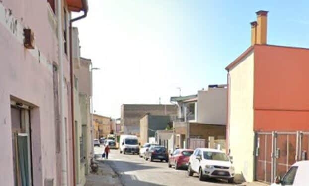 Assemini, caccia al maniaco che ha molestato un gruppo di bambine all’uscita da scuola