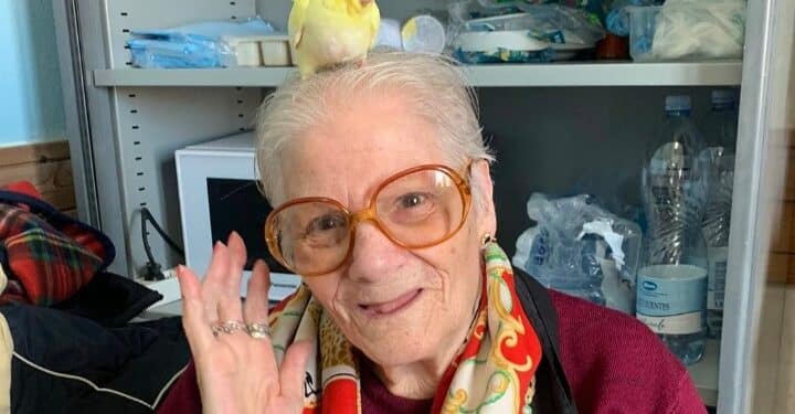 Un Volo di Emozioni: Pet Therapy con l’AOS al Centro Socio Sanitario “Don Orione” di Selargius, i pennuti si trasformano in compagni di vita