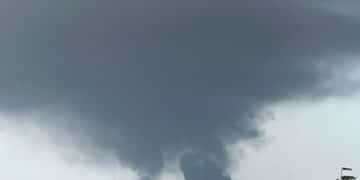 “Aria inquinata a Sarroch”, la protesta dei residenti arriva al Comune