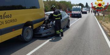 Cagliari, scempio in via Castiglione: raccolta abiti usati o discarica a cielo aperto?