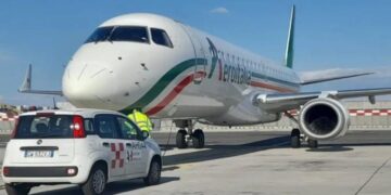 Sul Cagliari-Milano maschere per ossigeno e panico, la Regione: “Ora verifiche con Enac sulla sicurezza degli aerei Aeroitalia”