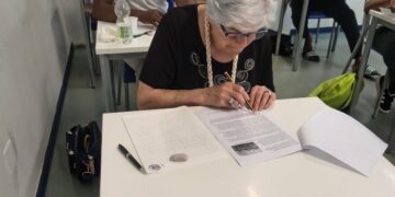 San Sperate, a 86 anni Amelia tra i banchi di scuola per la licenza media