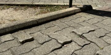 Su Planu, il pavimento del Parco delle ambulanze è un pericolo per anziani e non solo