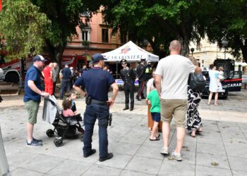 Cagliari, obiettivo legalità: le forze dell’ordine incontrano i cittadini in piazza del Carmine