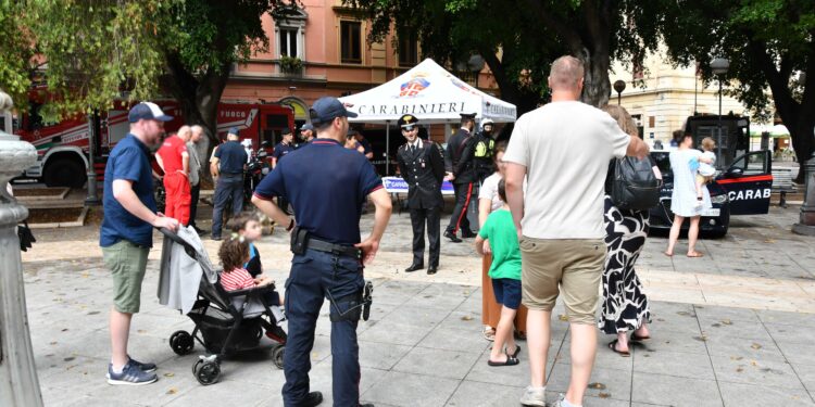 Cagliari, obiettivo legalità: le forze dell’ordine incontrano i cittadini in piazza del Carmine