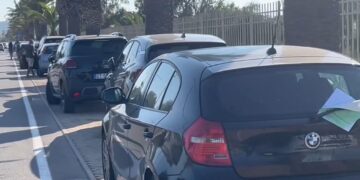 Raffica di multe al Poetto di Cagliari, il Comune dopo il salasso strisce blu fa cassa con i bagnanti della domenica