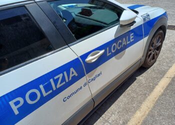 Cagliari, emergenza sicurezza: maxi rissa fra algerini in piazza Matteotti con urla, calci e spintoni