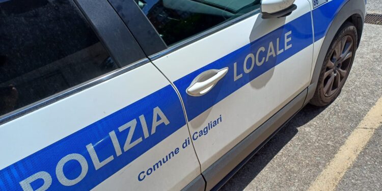 Cagliari, emergenza sicurezza: maxi rissa fra algerini in piazza Matteotti con urla, calci e spintoni