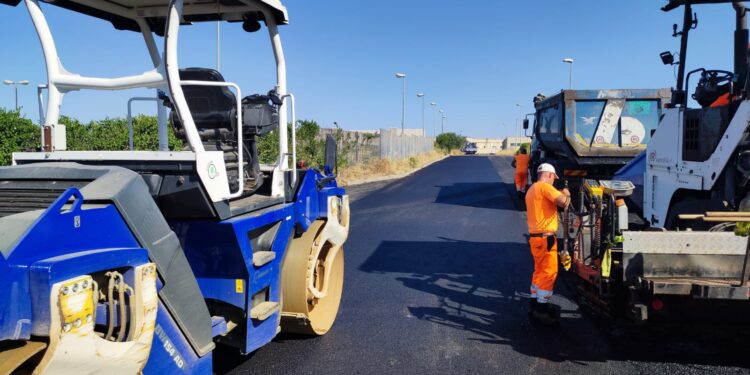 Sanluri, al via i lavori di bitumatura e fresatura nelle strade del centro