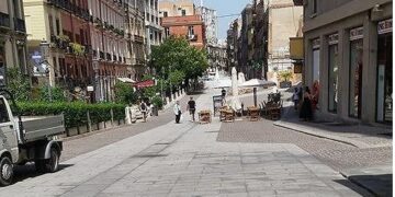 Cagliari nella morsa della violenza: aggrediscono un cliente in un locale e scappano senza pagare il conto