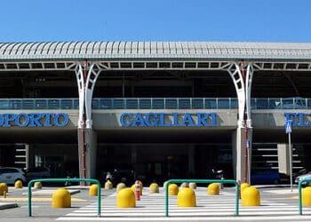 All’aeroporto di Cagliari sparisce il parcheggio gratuito e arrivano 250 nuovi posti auto a pagamento