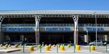 All’aeroporto di Cagliari sparisce il parcheggio gratuito e arrivano 250 nuovi posti auto a pagamento