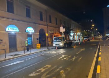 Cagliari, momenti di tensione in Viale Bonaria: crollano dei cavi, marciapiede off-limits