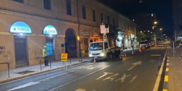 Cagliari, momenti di tensione in Viale Bonaria: crollano dei cavi, marciapiede off-limits