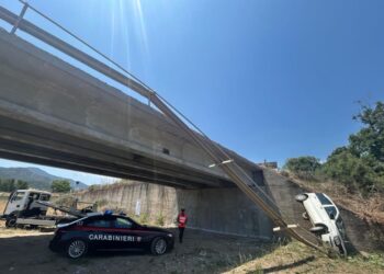 Incidente stradale sulla SS 387 a San Vito: donna precipita da un ponte con l’auto, trasportata in ospedale in codice rosso